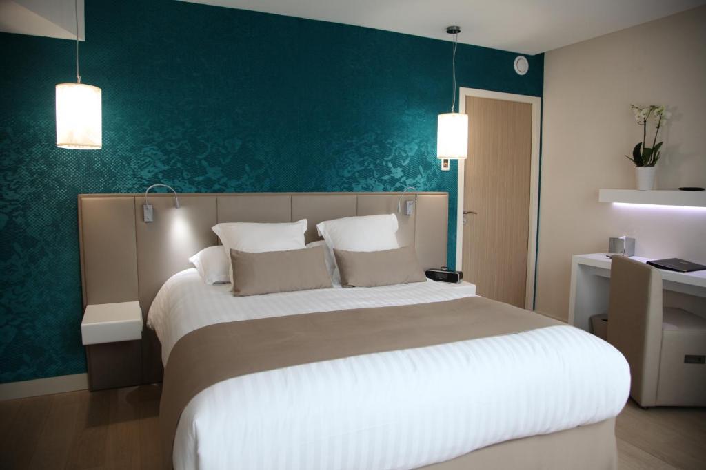 Deluxe Queen Room,63788905:JPEG