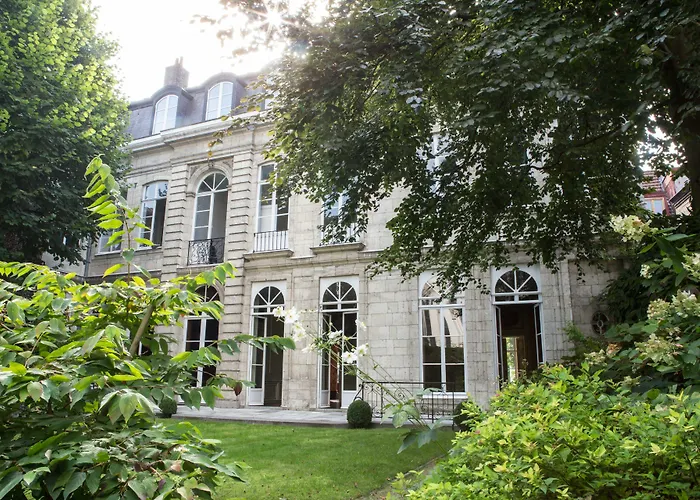 Clarance Hotel Lila